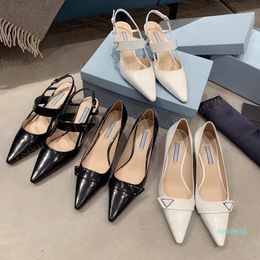 Mode femmes chaussure talons hauts noir blanc en cuir véritable bout pointu pompes 2021