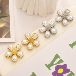 Moda para mujer Stud Charm Pendientes Diseñador de lujo Marca Carta Crystal Rhinestone18K Chapado en oro Mujeres Wedding Party Jewelry