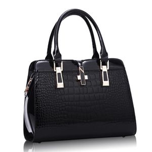 Mode femmes sacs fourre-tout européen et américain modèle de crocodile design sac à main en plein air 32cm dame épaule bag260z