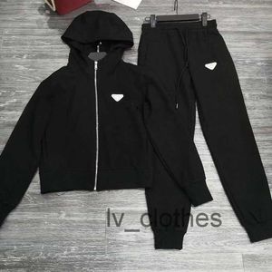 Jogger de dos piezas para mujer Ropa deportiva 2023 Ropa de marca de diseñador superior Sudadera con capucha para mujer más pantalones Ropa casual para exteriores para mujer Conjunto de dos piezas Ropa de calle para niñas