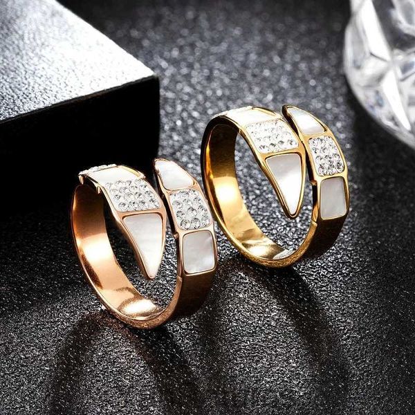 Fashion Fomes 14k Jaune Gol Anneau de serpent Cumbic Zirconia Crystal Dinger Rings For Women Men Couple de luxe Bijoux