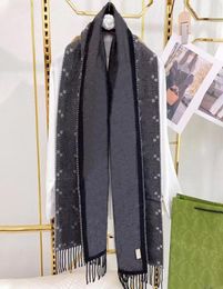 Fashion Wool Trend Hat Scarf Set Chapeaux de luxe Men et femmes Fashions Designer châle Scharnts Gants adaptés à l'hiver5021788