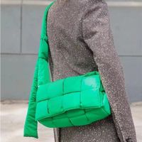 Mode tissé coton rembourré femmes sac à bandoulière marque designer de marque de bourreaux de bandoulière pour femmes à tricoter sac à main chaud chaud