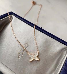 Modieuze en mooie kruisketting dames 18k roségouden natuurlijke witte Fritillaria sleutelbeenketting hanger