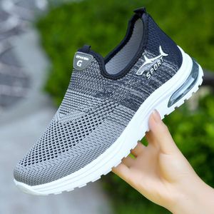 Chaussures pour hommes à la mode et décontractées vieilles chaussures en tissu de Pékin chaussures de sport pour hommes chaussures simples tissées respirantes chaussures de papa à semelles souples légères