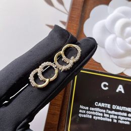 Modieuze en prachtige oorbellen Charm Luxe diamanten oorbellen High sense merk Populaire designer sieraden ontworpen voor vrouwen Geselecteerde geschenken liefhebbers Vrienden