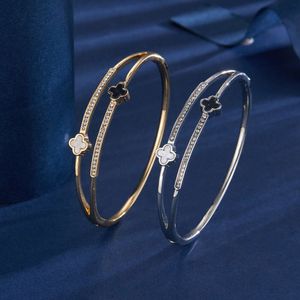 Bracelet en acier inoxydable à la mode et haut de gamme avec incrustation de diamants, bracelet double trèfle noir et blanc plaqué or pour femme sans décoloration