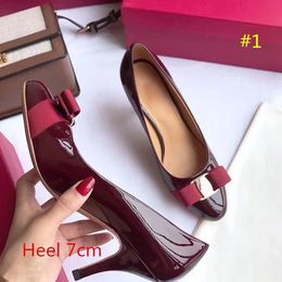 À la mode et de haute qualité nouveau style pointu sexy chaussures de mariée base cutanée talons hauts 3,5 cm 7 cm nu noir rouge rose cuir bouts pointus