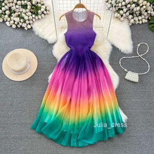 Modieuze en luxueuze temperament mouwloze ronde nek met tailleband en slanke A-lijn regenboog gradiënt chiffon jurk elegante lange rok