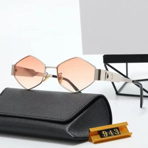 Lunettes de soleil de créateur à la mode et luxueuses pour femmes et hommes, mêmes lunettes de soleil que les lunettes de soleil Lisa Triomphe Beach Outdoor Street Photo, boîte cadeau pilote en métal plein cadre