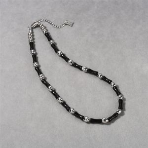 Chaîne de clavicule en agate noire de bambou à la mode et minimaliste, collier de perles de conception de niche de luxe léger européen et américain pour femmes