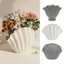 Modieuze en minimalistische schaal Keramiekmateriaal Vasen ornamenten drie stijlengroottes Creative Flower Pot 240430