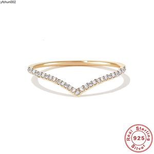 Modieuze en gepersonaliseerde V-vormige Mosang-steen diamanten ring S925 sterling zilver Instagram Trendy Food Finger voor dames 60hm