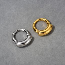 Bague de personnalité à la mode et unique en laiton plaqué avec de l'or véritable 18 carats Design de niche européen et américain Sens Tempérament simple Bague polyvalente