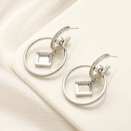 Modieuze en veelzijdige sieraden oorbellen, oorbellen, 18K gouden oorbellen, damesmodeontwerpers, luxe damesoorbellen groothandel
