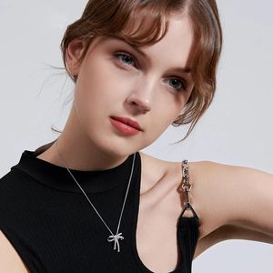 Collar de arco de moda Femenino Pure Luxury Luxury Small and High Sense Birthday Gift For Girlfriend Collar Chain 240511