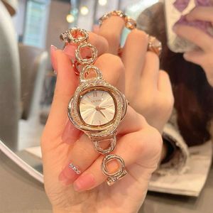 Bracelet à la mode pour femmes, montre à cadran, luxe léger, Niche, petit parfum, montre à Quartz de haute beauté