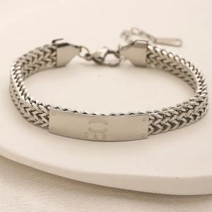 Bracelets à la mode femmes bracelet plaqué or en acier inoxydable amoureux lettre cadeau bracelet manchette chaîne bijoux de créateur
