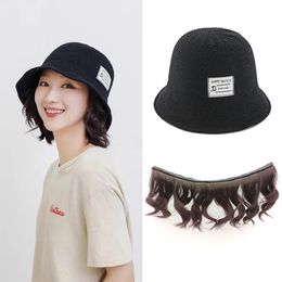 Chapeau à godet à la mode avec cheveux attachés pour femmes extensions de cheveux détachables ondulées pour femmes pour perruque d'été / springcap 240430