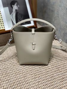 Sac à main classique en cuir de vache pour femmes, Design à la mode, accessoires en métal, bandoulière détachable, sac à bandoulière décontracté polyvalent à une épaule