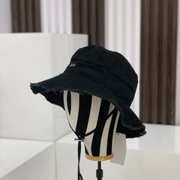 Sombrero de pescador de diseñador de moda hecho de lona duradera con borde sin rematar: Sombrero elegante y ajustable para mujer, ideal para salidas de verano