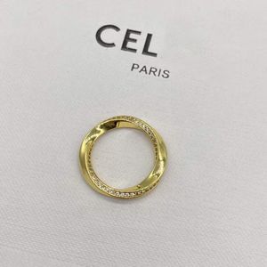 Modieuze ontwerper ingelegde diamanten band ringen gewoon onregelmatige minimalistische ins ontwerp staart twist bague paar anello met doos