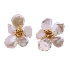 Modieuze elegante pareloorbellen met bloemvorm ontworpen nieuwe trendy handgemaakte oorbellen gouden oorbellen sieraden voor dames dagelijkse drager