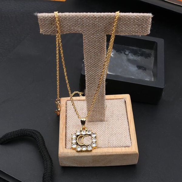 À la mode Exquis Designer Pendentif Colliers Femmes Célèbres Marque Lettre Collier Top Qualité Alliage Matériel Incrusté Cristal Chandail Chaîne Bijoux Accessoires