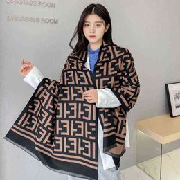 Version coréenne à la mode de sauvage F lettre imitation cachemire écharpe hommes et femmes chaud hiver épais châle étudiant Y1122