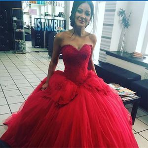 Robes de Quinceanera en dentelle à la mode, nouveau Style, avec des Appliques en cœur, robe de bal rouge, Sexy, 16 robes, offre spéciale, 2019