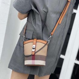 Modieuze leren crossbody klein voor dames, trendy 2022 nieuwe mini-telefoontas van koeienhuid, emmer, geruite tas 75% directe verkoop in de fabriek