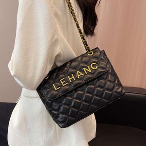 Chaîne Lingge Chaîne Lingge Women 2023 Nouveau conception polyvalente un sac crossbody sac décontracté petit style parfum 88% d'usine directe