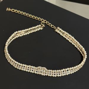 Collar de oro de perlas de doble capa de lujo de moda, colgante de bandeja esmerilada con forma de letra de diamante de cristal, joyería de diseño para mujer, collar de cobre con encanto de alta calidad
