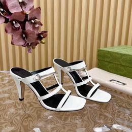 Modieuze luxe designer slippers dames hoge hak sandalen casual lakleer metalen gesp decoratie zomer hoge kwaliteit fabrieksschoenen