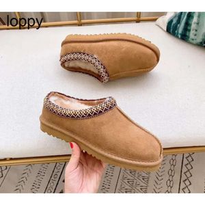 À la mode homme femme Tasman pantoufle mini bottes de neige en peau de mouton en peluche fourrure garder au chaud bottes avec carte sac à poussière doux confortable pantoufle décontractée beaux cadeaux