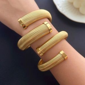 Bracelet croisé ouvert rayé minimaliste à la mode, acier inoxydable haut de gamme plaqué or véritable, bracelet de style mode européenne et américaine