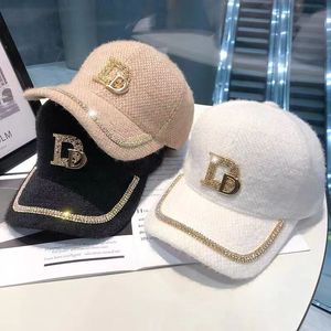 Nueva gorra de moda para el cabello con diamantes para otoño e invierno, gorro cálido de ala ancha para mujer, gorro de felpa, gorra de béisbol de invierno a la moda