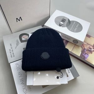 Nouveau chapeau tricoté à la mode de haute qualité, chapeau en laine, style de vente chaude en Europe et en Amérique, coupe-vent et chaud comme cadeau pour la famille et les couples Boîte d'emballage en option