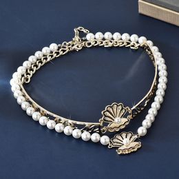 Conception de niche à la mode simple luxueux mat rétro totem perle d'eau douce huître collier en métal perle coquille bijoux collier pour les femmes
