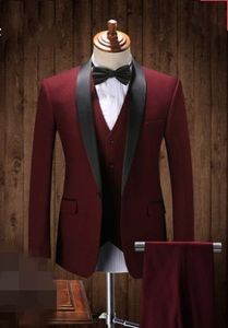 À la mode un bouton bordeaux smokings marié châle revers hommes costumes mariage / bal / dîner meilleur homme blazer (veste + pantalon + gilet + cravate) W249