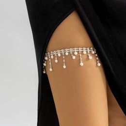 Modieuze strass kwastje nachtclubfeest sexy imitatieparel ingelegde diamanten dijketting beendecoratie voor dames