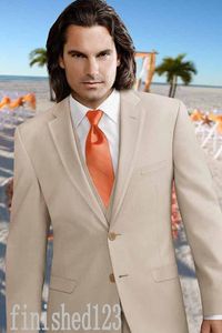 Moda Dos botones Beige Novio Esmoquin Muesca Solapa Padrinos de boda Best Man Wedding Prom Cena Trajes (chaqueta + pantalones + chaleco + corbata) G5183