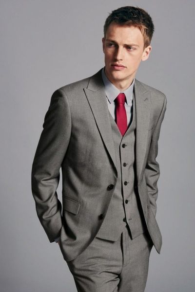 Tuxedos de marié gris à la mode à deux boutons Peak Lapel Groomsmen Best Man Costumes de mariage pour hommes (veste + pantalon + gilet + cravate) D: 210