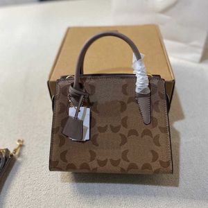 Femmes à la mode Andrea Handbag Luxury Lady épaule élégante avec une grande capacité Borsa Di Design 240215