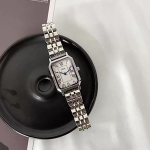 Modieuze dames Franse Instagram Dameshorloge Minimalistisch retro vierkant Roestvrijstalen horloge Quartz Steel Band Women's Watch C8