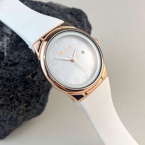 Modieus minimalistisch kalenderkwartstemperament voor dames, lichtgewicht, veelzijdig nieuw horloge