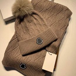Écharpe de chapeau tendance en laine à la mode ensemble chapeaux de rue de haute qualité hommes et femmes créateur de mode châle écharpes gants fit hiver classique