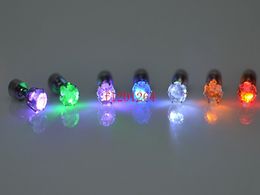 Gratis Verzending Fashional Cool Shiny Glowing LED Oorbellen Kleurrijke Stud Earring Light Up Studs Light Party Club, 200pcs / lot