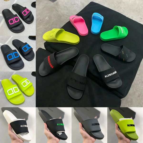 Moda Sandalias de diseñador Zapatillas para hombre Zapatillas para mujer Zapatos negros Logotipo estéreo de lujo Sandalias de verano Zapatillas de playa Pisos EUR 36-45
