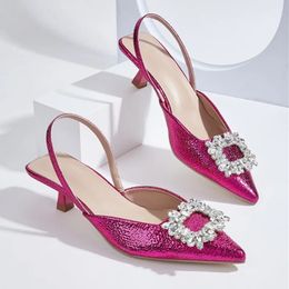 Zapatos de tacón a la moda para mujer, zapatos de verano con punta estrecha y diamantes de imitación rosas, zapatos de tacón bajo con tiras en la espalda, zapatos de boda para fiesta, Sandalias de tacón 240102